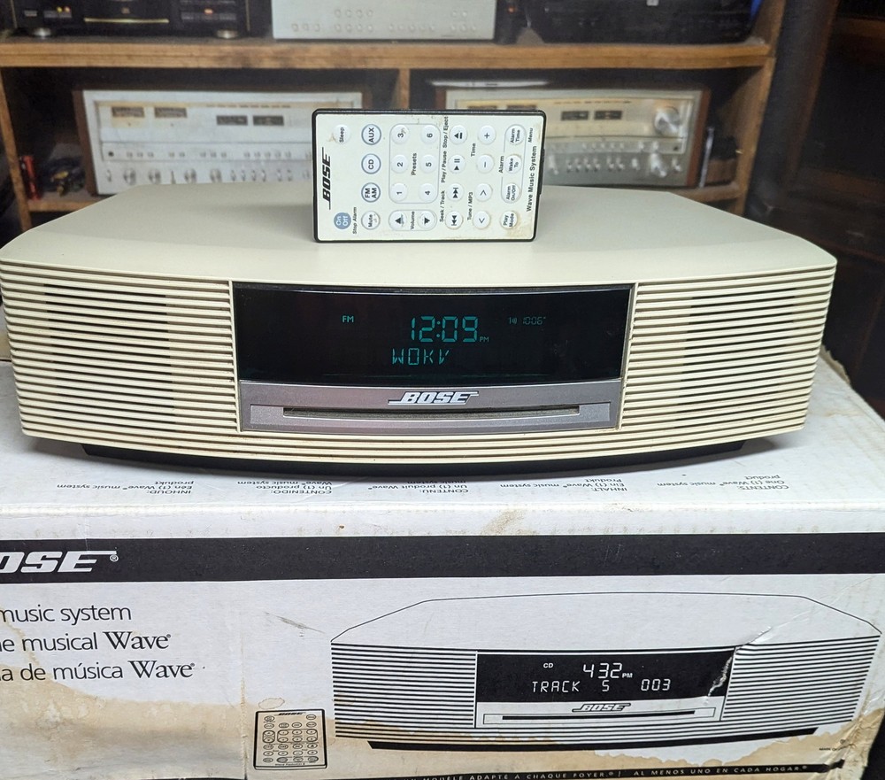BOSE Wave Music System III with original box and remote control