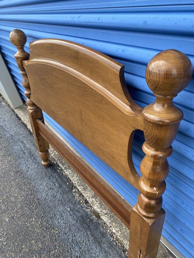 Kling Colonial (Ethan Allen) Solid Maple Twin size Cannonball Headboard