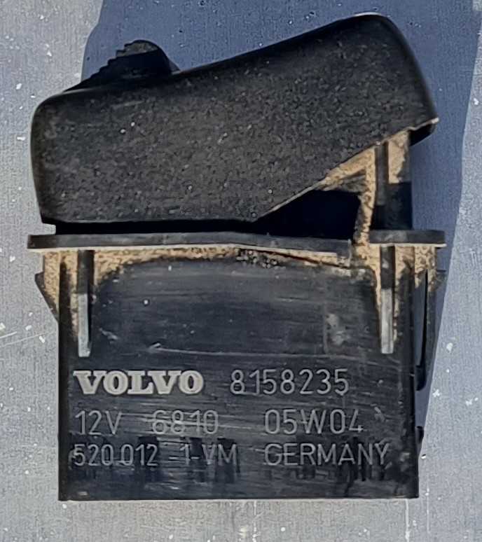 VOLVO 8158235 Switch, Dashboard inner axle lock