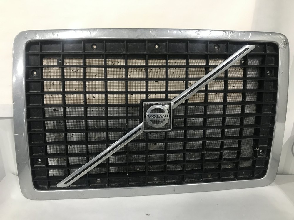 2003-2017 Volvo VNL Grille - Used