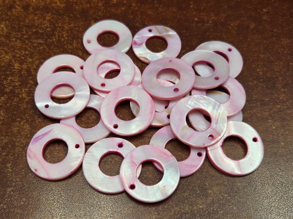 100 PCS DYED RED CIRCLE BLANK SHELL BEADS CHARMS