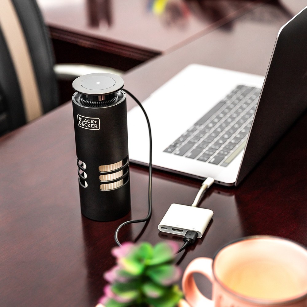 BLACK + DECKER CAR / OFFICE PERSONAL AIR PURIFIER .