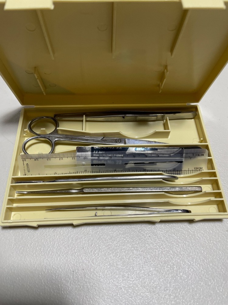 McCoy Dissecting Kit Science Biology Class School Lab in Plastic Casesea3 100