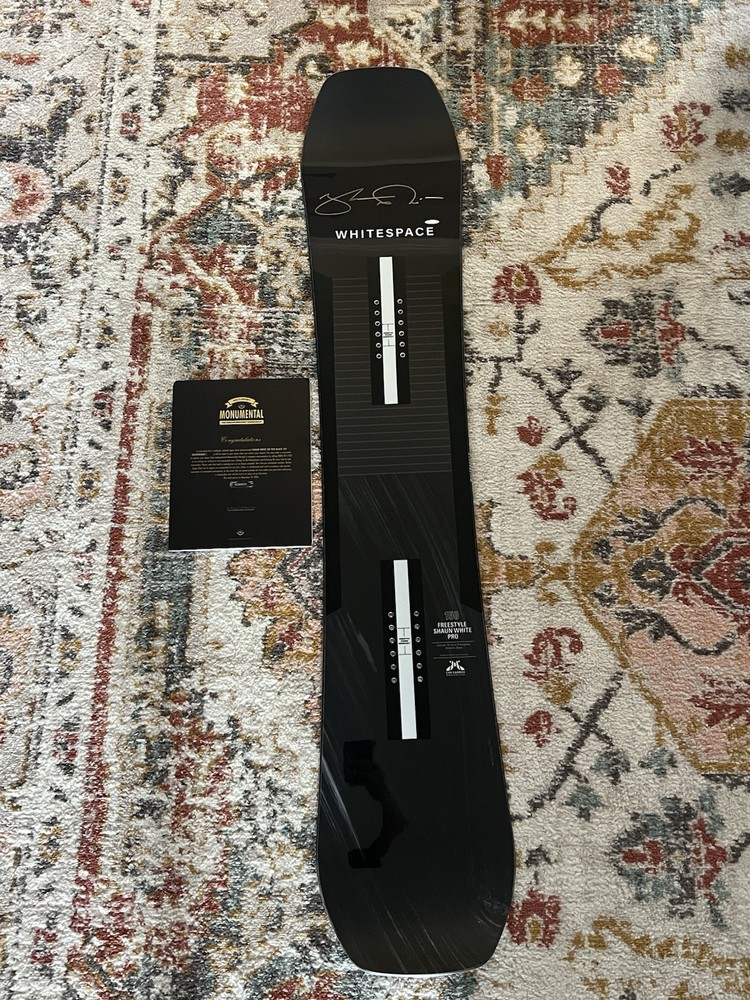 Shaun white Pro Black 150 WHITE SPACE Autographed Snowboard