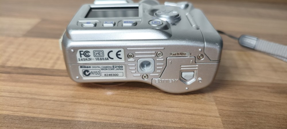 Nikon Coolpix 2100 Digital Camera Silver Tested Working