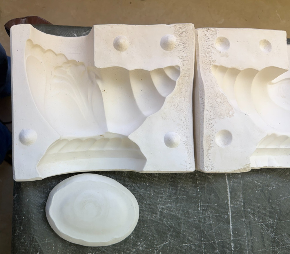 VINTAGE NO BRAND NAME CERAMIC MOLD #31 SHELL PLANTER