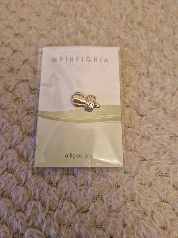 Nissan Figaro Fleur De Lys Pin