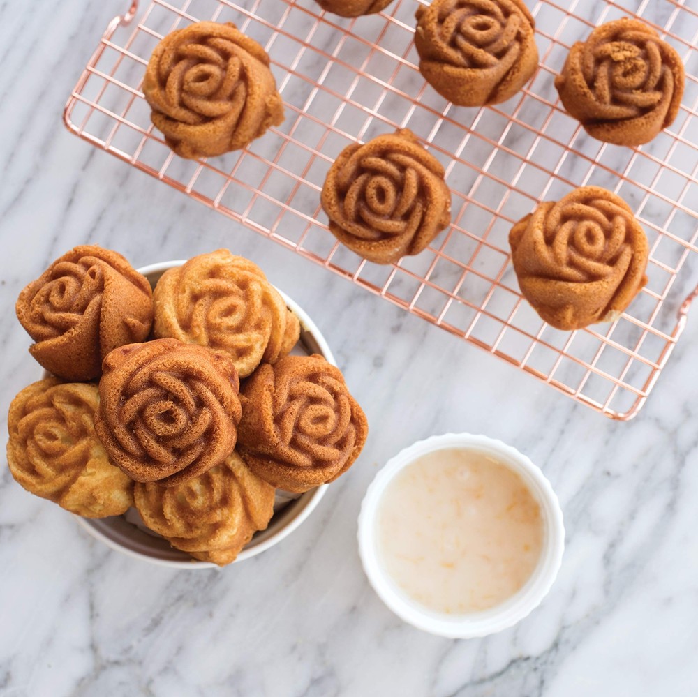 Rosebud Cakelet 2.25 Cup Capacity Toffee