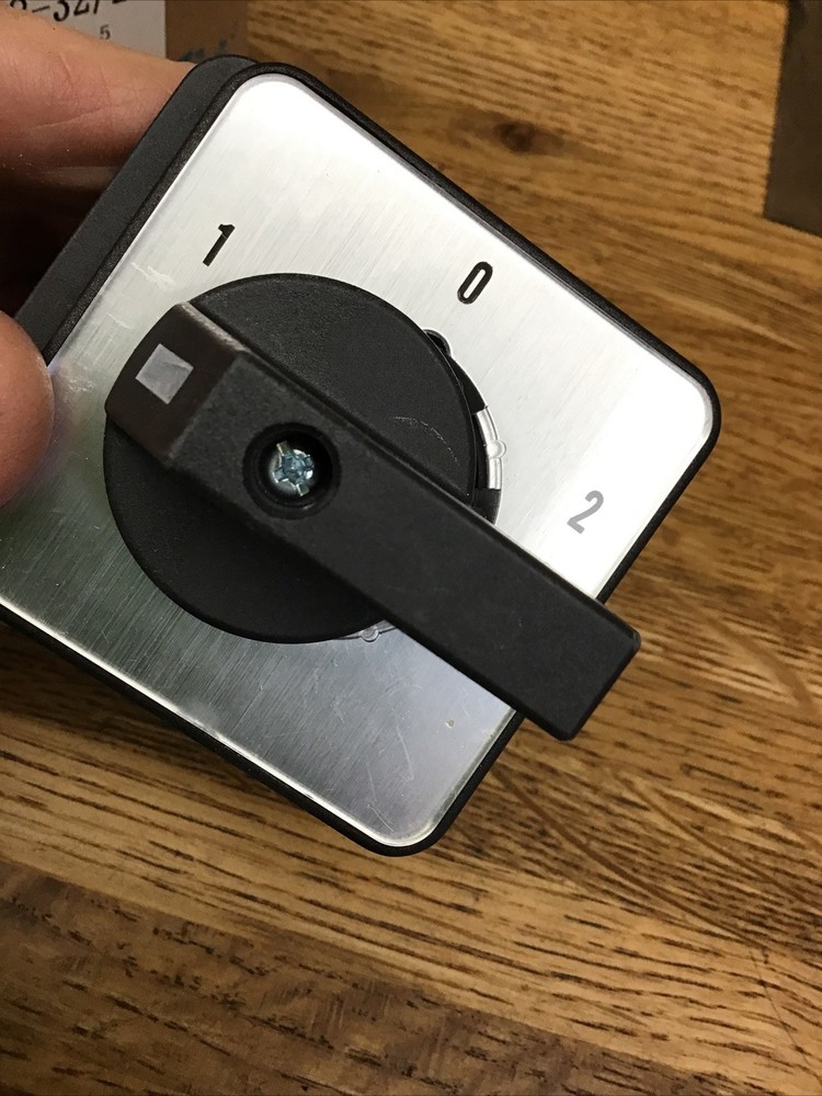 Rotary Cam Changeover Switch LW28-32/2