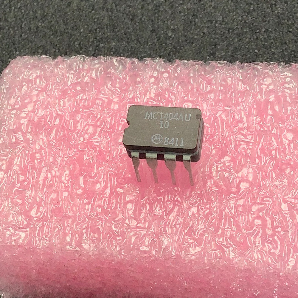 MC1404AU10 - MOTOROLA - IC,VOLT REFERENCE,FIXED,10V,BIPOLAR,DIP,8PIN,CERAMIC