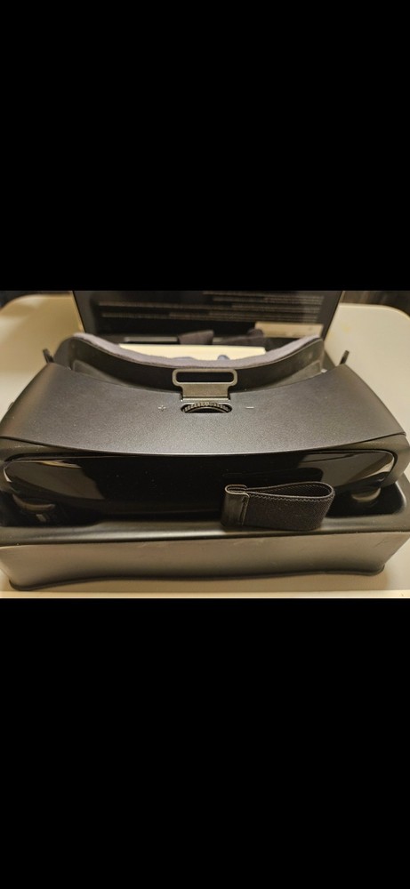 Samsung Gear VR with Controller (Check 2nd Photo for Device Compatibility)