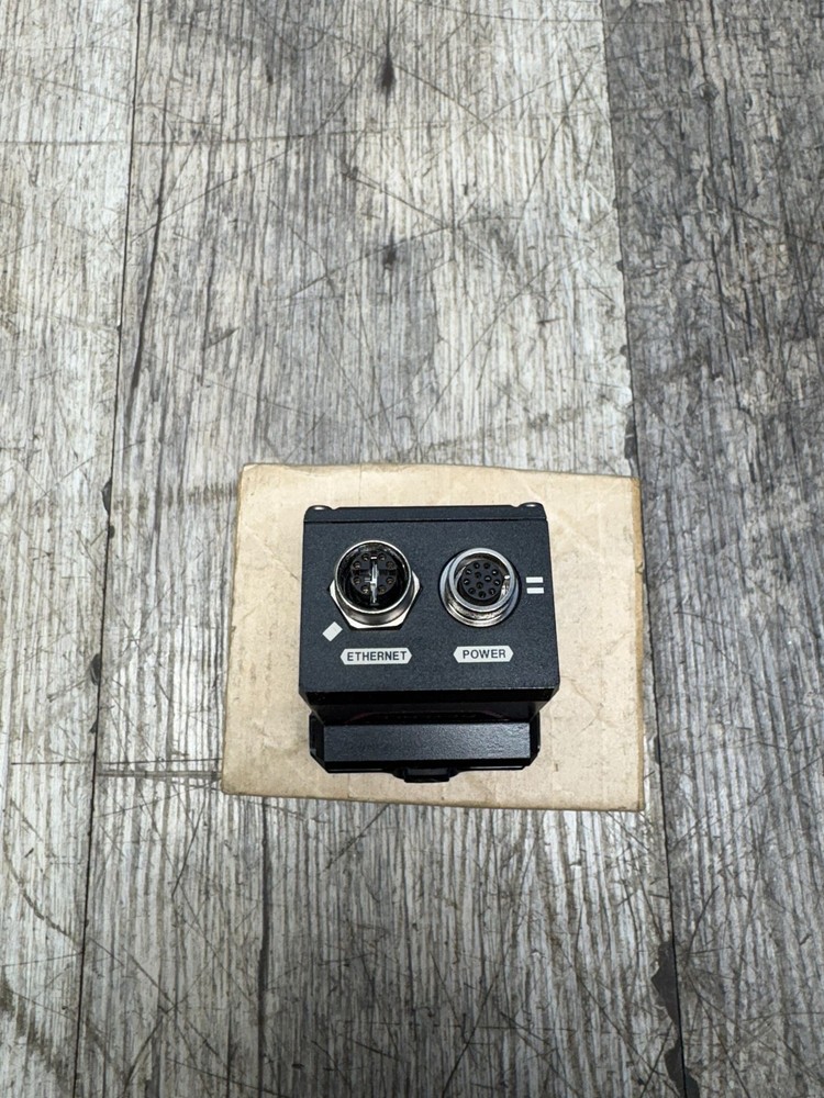 KEYENCE LONG DISTANCE 2D CODE READER SR-752