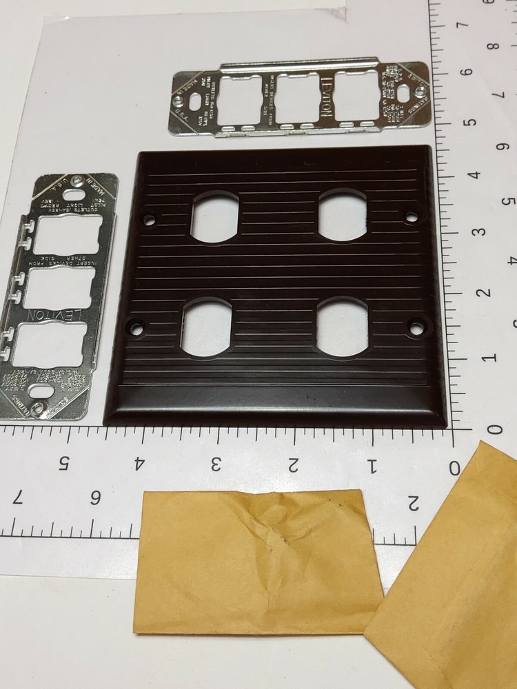 VINTAGE LEVITON BAKELITE DESPARD WALL PLATE (NOS)