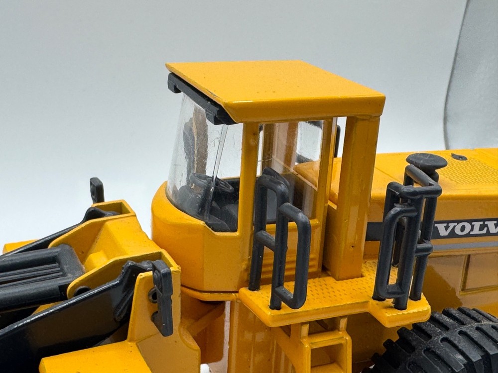 JOAL COMPACT VOLVO BM L330C BTP LOADER 1:50 CONSTRUCTION