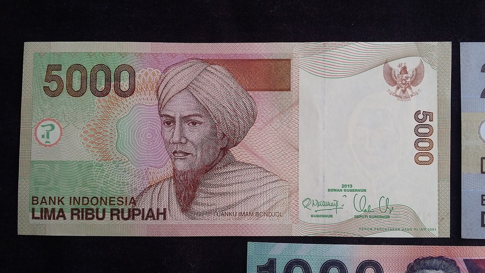 INDONESIA 5000 2000 1000 Rupiah 3 x UNC Banknotes