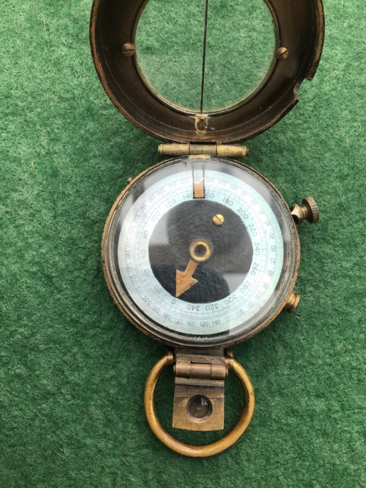 Vintage WW1 working compass dated 1917 in leather case also dated 1917