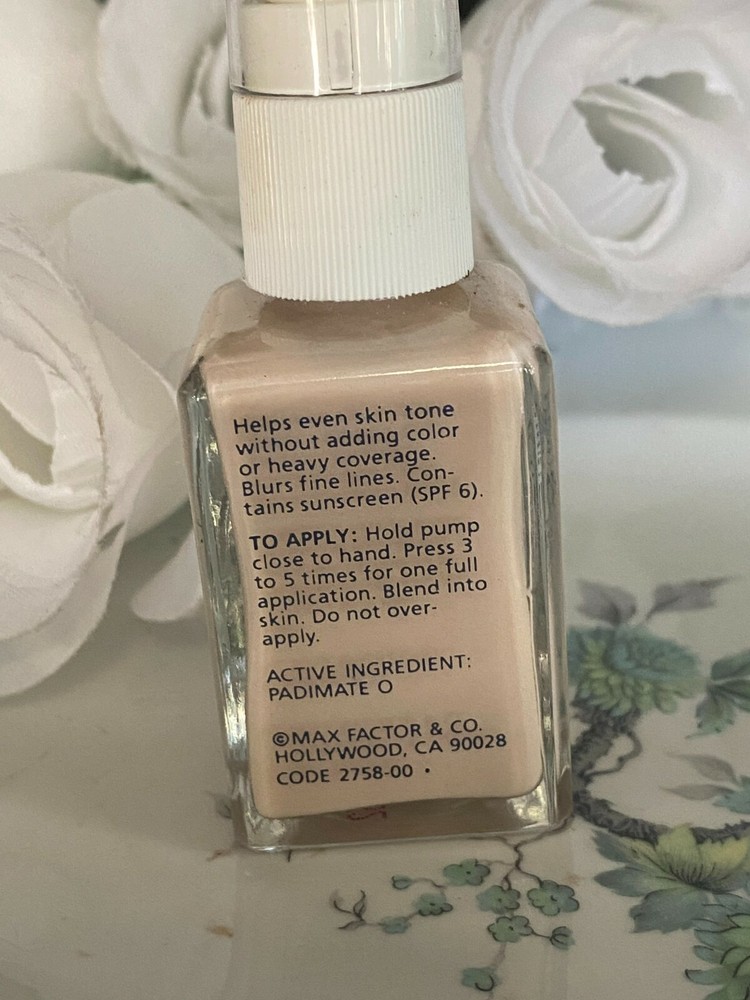 VINTAGE MAX FACTOR HOLLYWOOD INVISIBLE MAKEU FOUNDATION .9 OZ SPF NEW