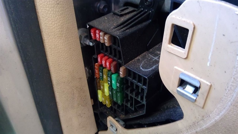 JETTA     2006 Fuse Box Cabin 6968