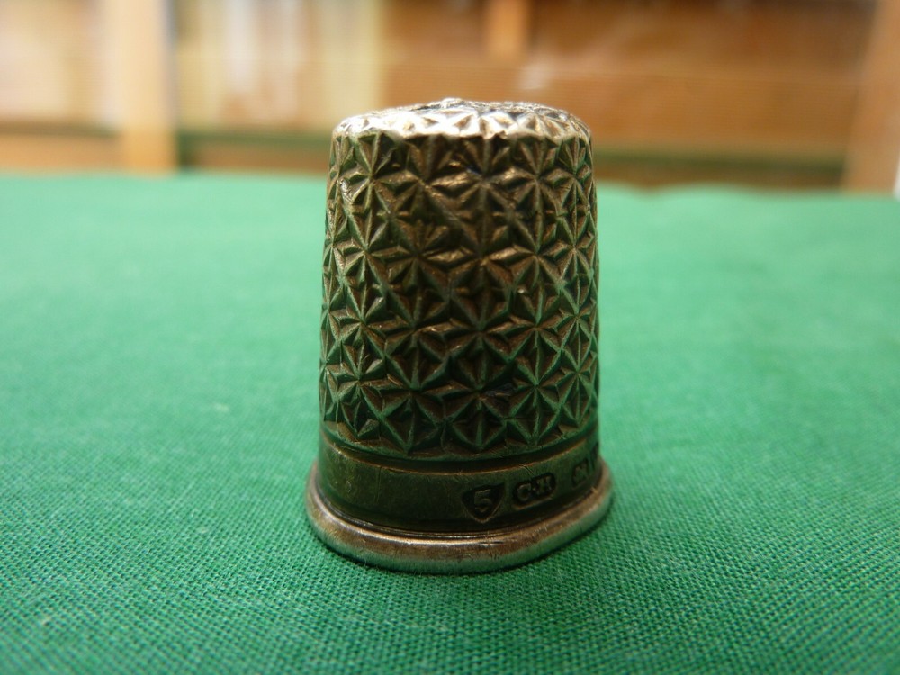 VINTAGE SILVER THIMBLE