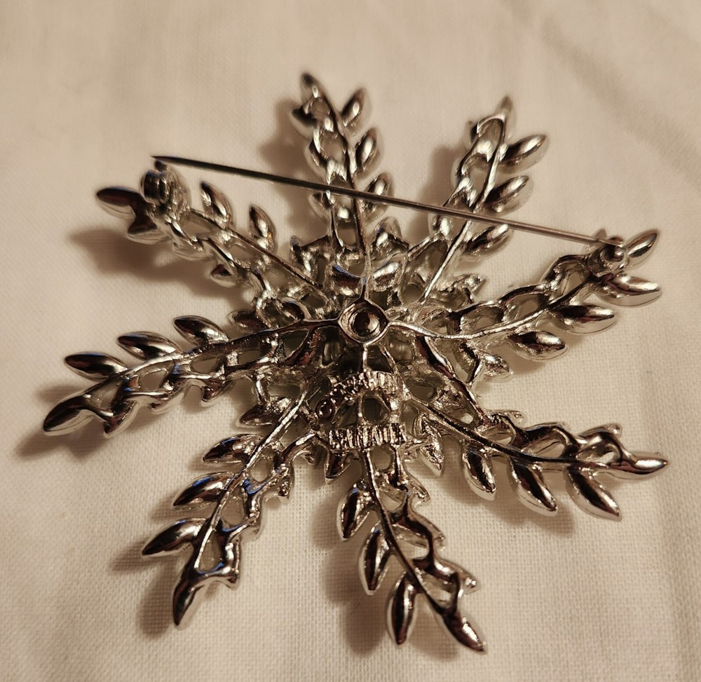Vintage Sara Coventry Canada Brooch 3"