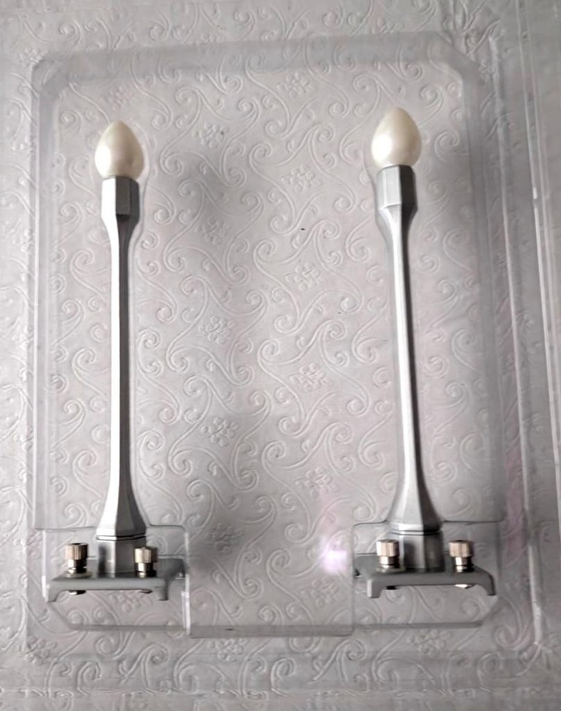 2 MTH Main Street lamp posts - O scale, MINT UNUSED