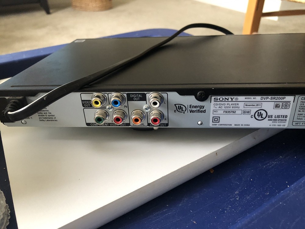 Sony DVD PLAYER w/Remote