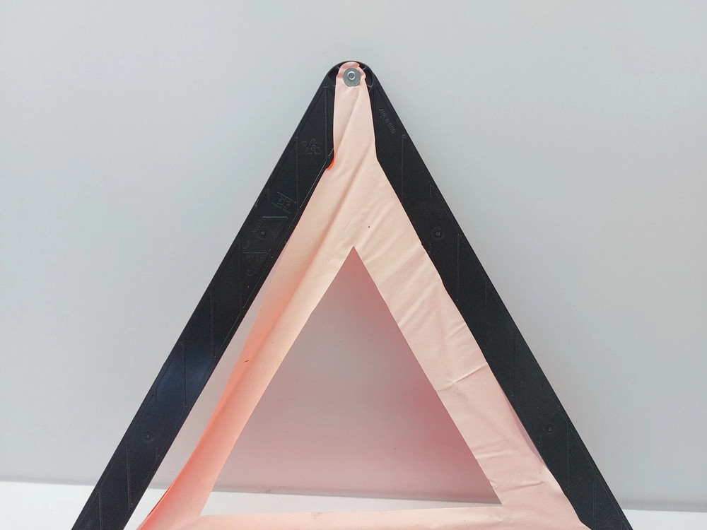 VOLVO V40 EMERGENCY HAZARD WARNING TRIANGLE 2013