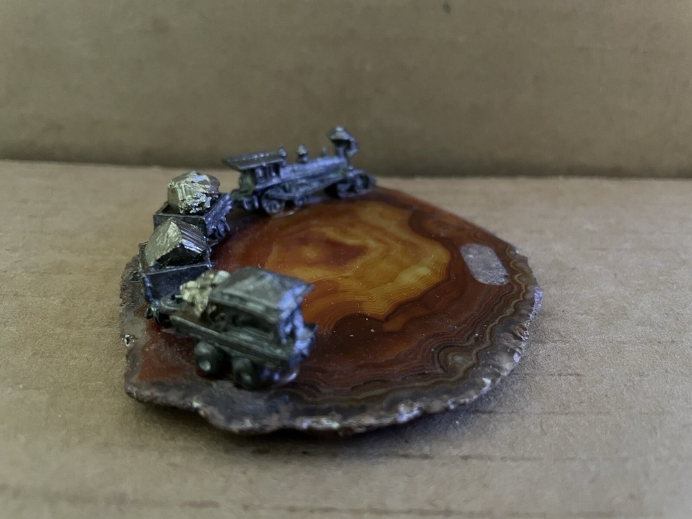 Neat SLICED POLISHED AGATE w/ Pewter Train Fools Gold