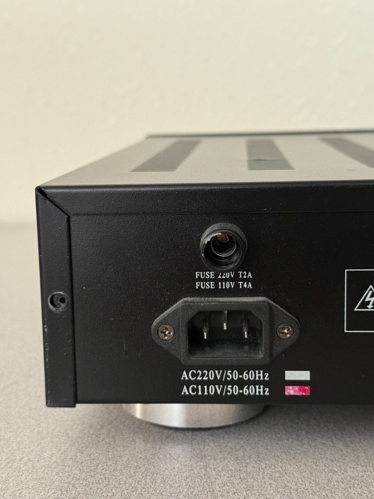 NEAR MINT Monarchy Audio AC REGENERATOR works great CLEAN