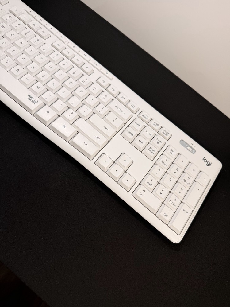 Logitech MK295 Silent Wireless Keyboard and Mouse Combo - White - UNUSED NO BOX