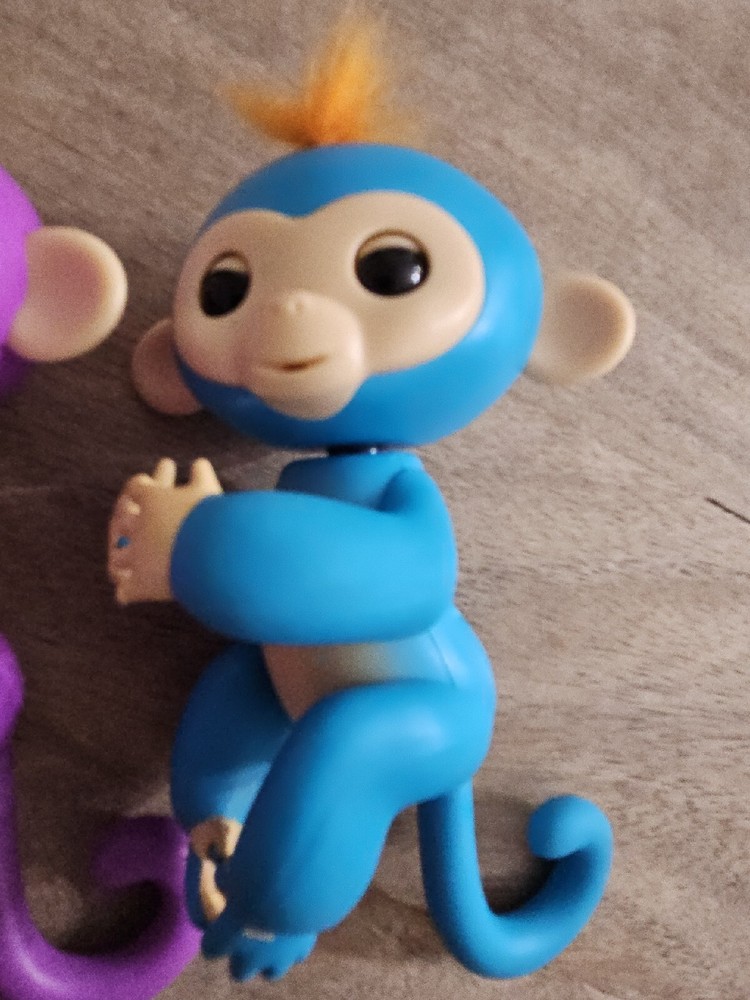 Wowwee Fingerling Purple & Blue Monkey Head & Eyes Move & Talks