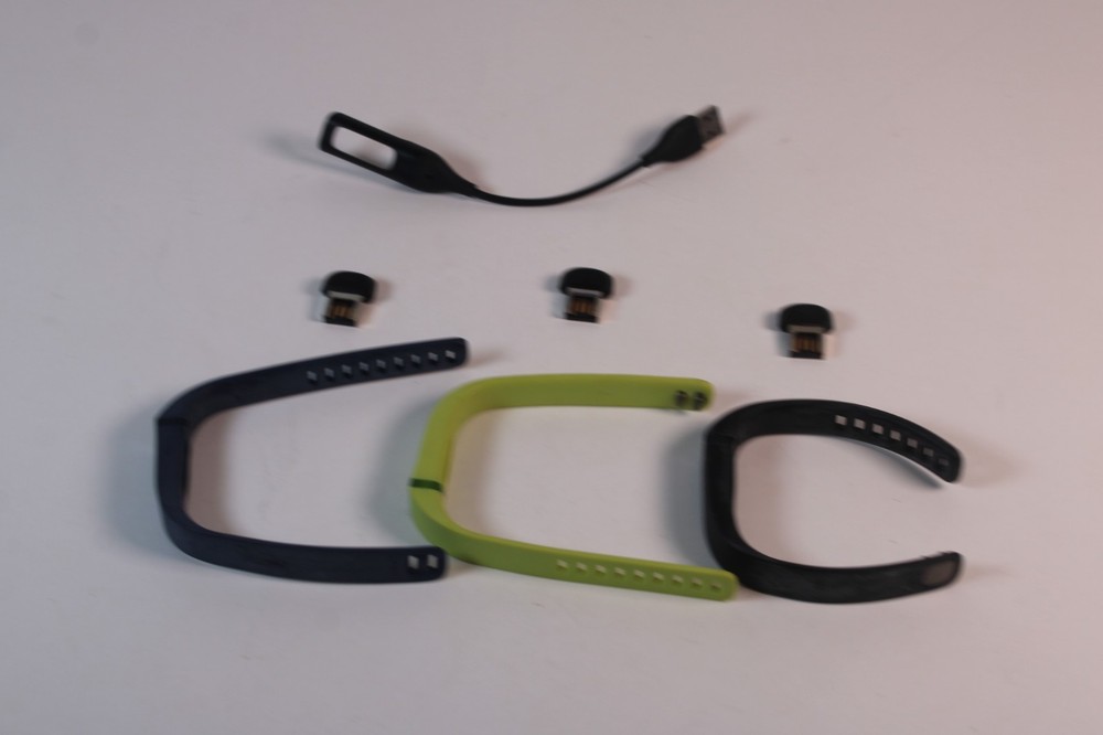 Fitbit Flex Tracker, 3 Wristbands, 1 Charger, 3 Dongles