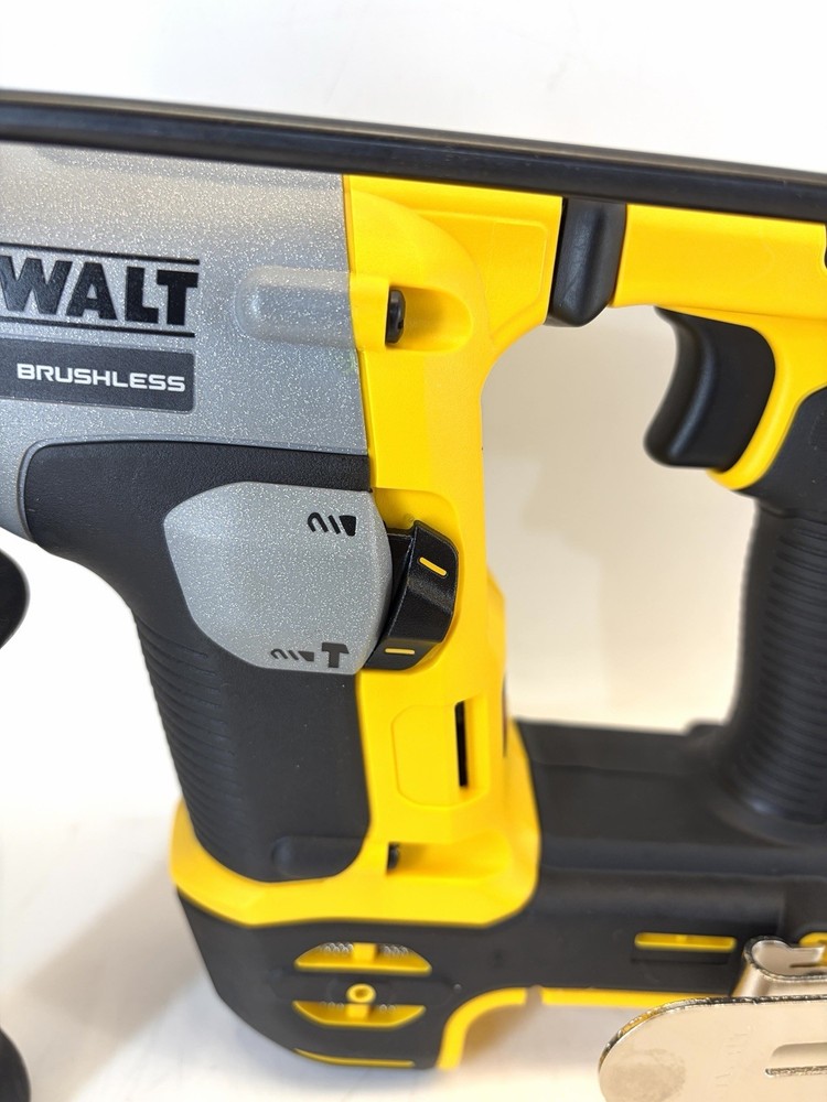 DeWalt Atomic 20V Max 5/8 in SDS Plus Rotary Hammer Brushless Tool Only DCH172B