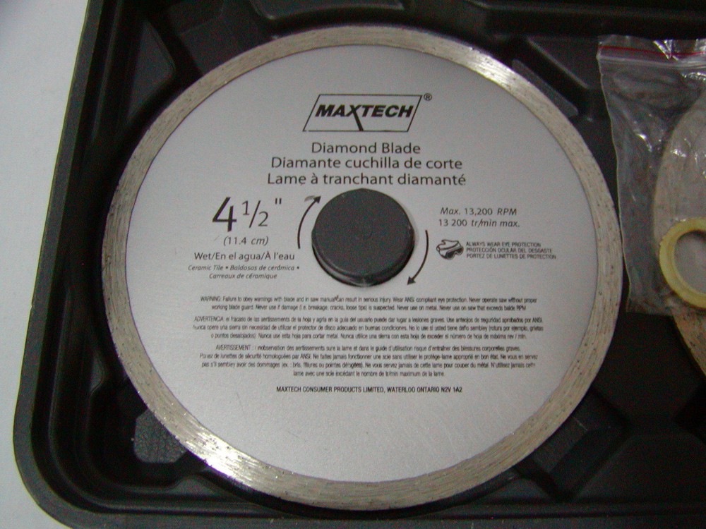 Maxtech 11 pc Diamond Blade and Carbide Grit Hole Saw Kit 2 arbors