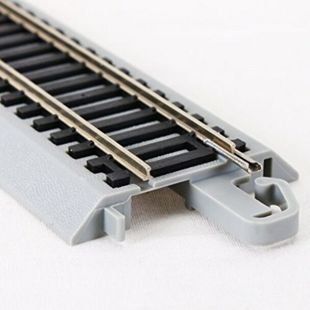 Bachmann E-Z Track HO Scale Oval #03 Basic Train Track Set - 38" X 65"