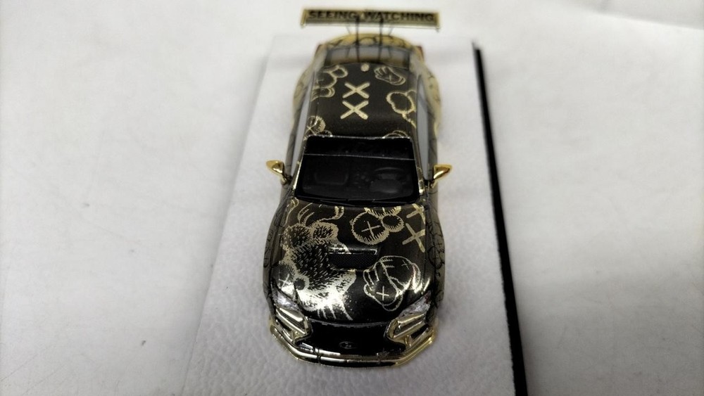 Ym Model Kaws Chorme Golden Lexus