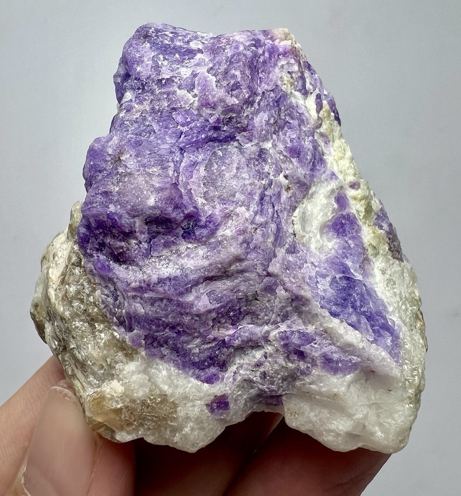 98 Gr. Superb Fluorescent Phosphorescent Tenebrecent Hackmanite Crystals