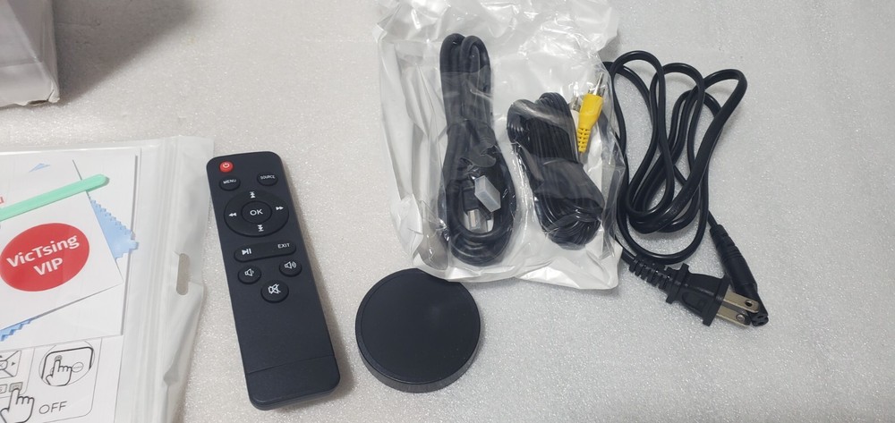 Victsing BH400B Portable LED Projector