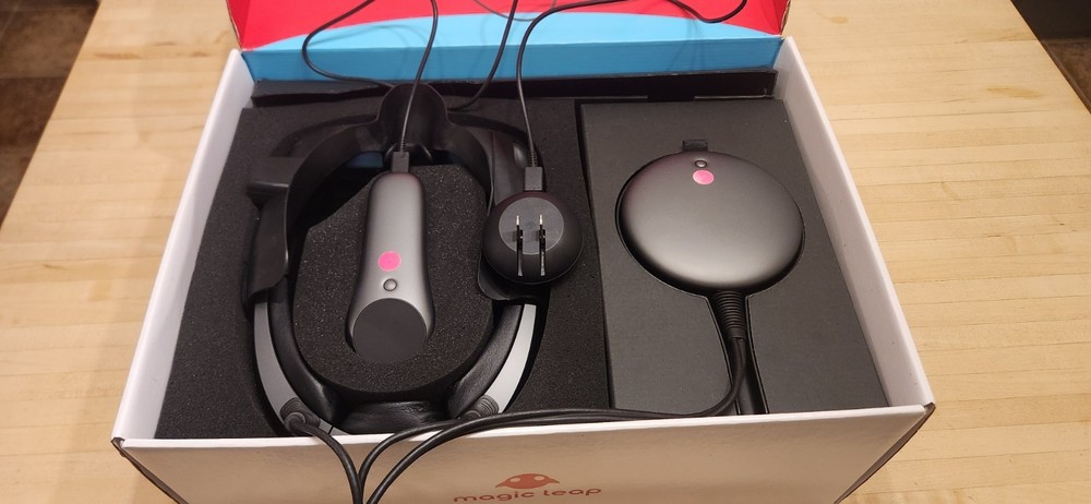 MAGIC LEAP 1 AR  Augmented Reality Headset  with controller