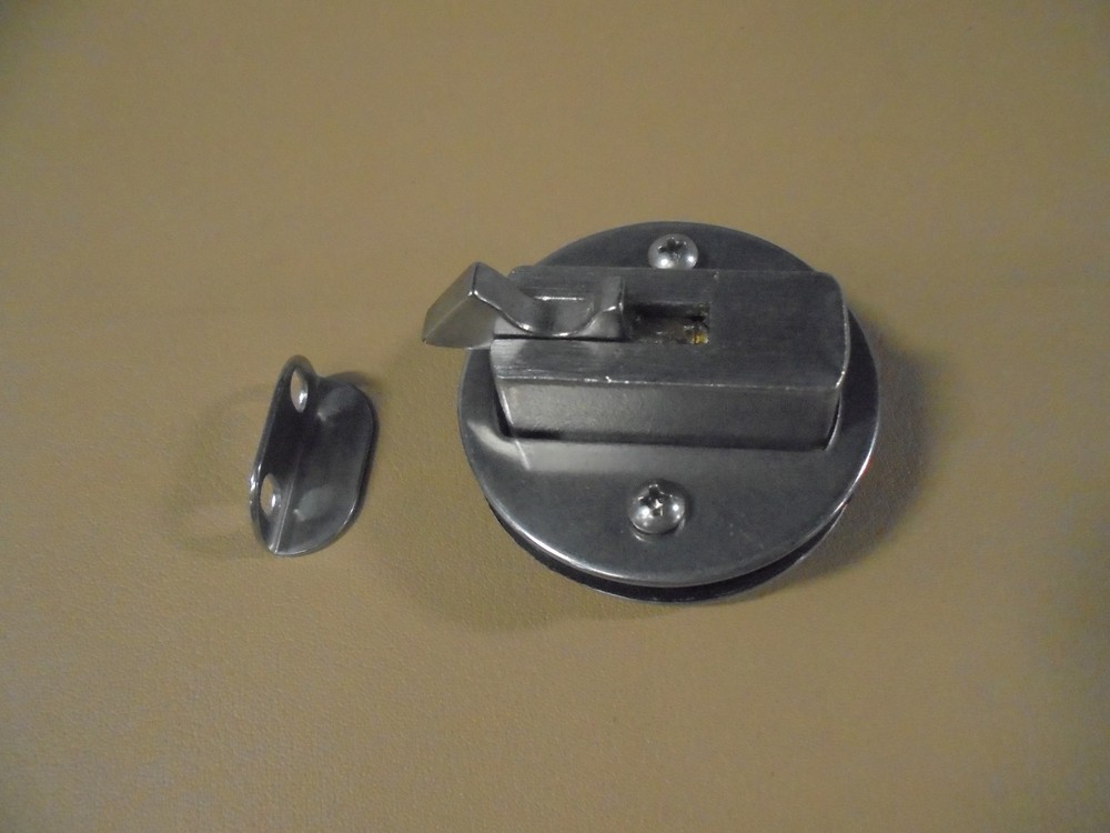 SOUTHCO FLUSH MOUNT PULL LATCH WITH BAT HANDLE, NON LOCKING, # M5-22-000-8