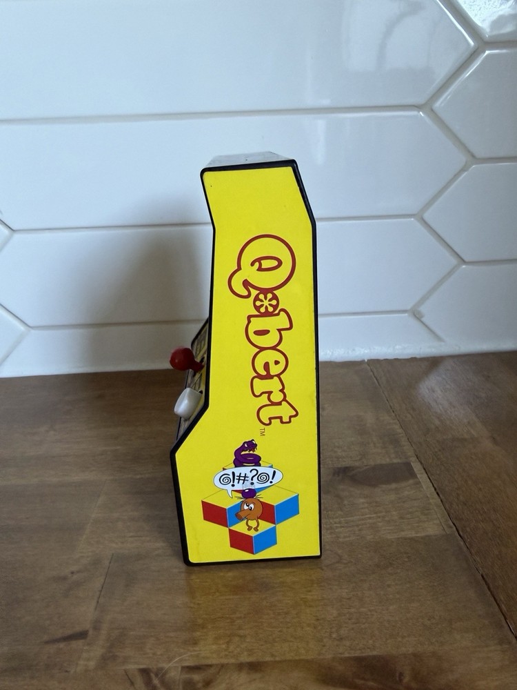 Q Bert By Basic Fun Arcade Classics - Retro Mini Arcade Game 2016 09549