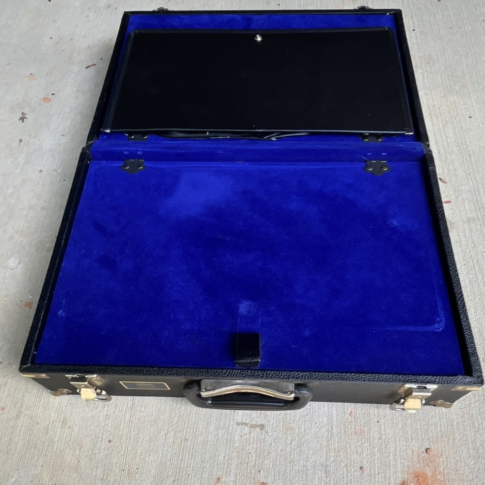 Hard case for guitar gear