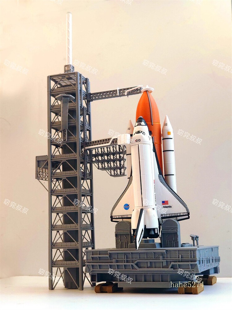 1/400 Space Shuttle Discovery with Launcher Platform Painted Model Collection