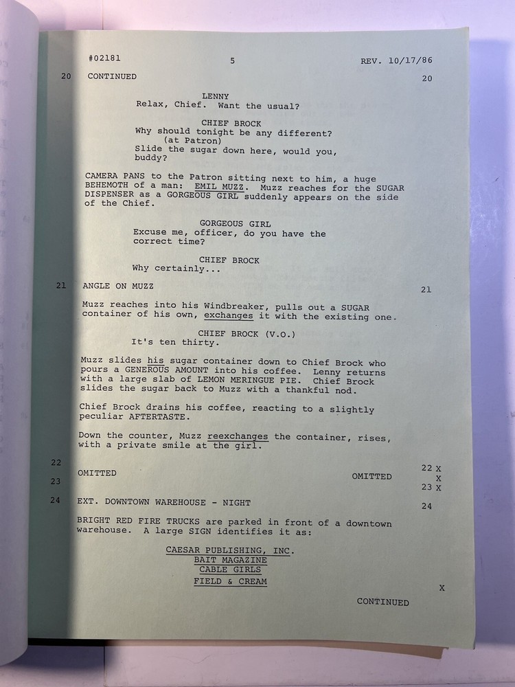 Dragnet 1987 - A Screenplay by D.E. Aykroyd - & Mini Badge + More - B3