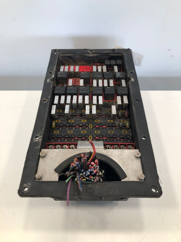 2013 Peterbilt 386 Fuse Panel (628-10118)