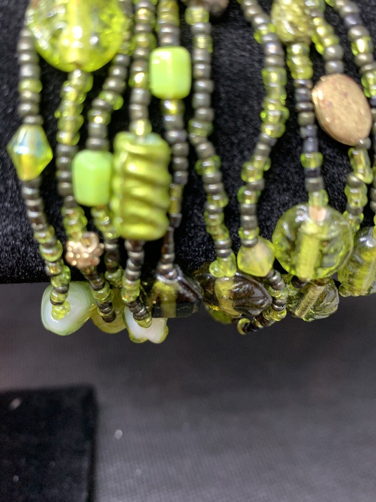 Green Glass Bead Stretch Band Bracelet