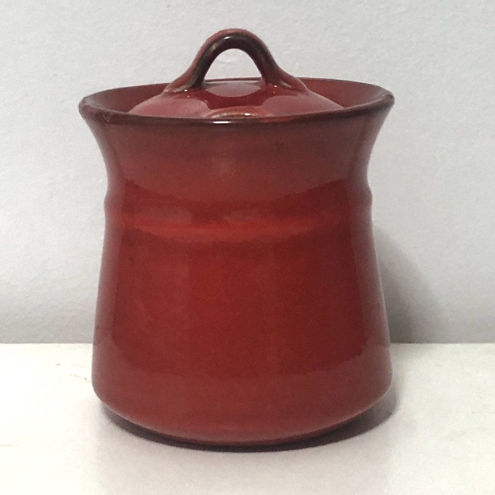 Red-glazed seasoning jar