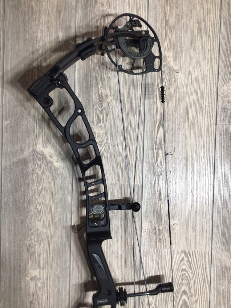 Used Elite HNTR33 Black RH Bow