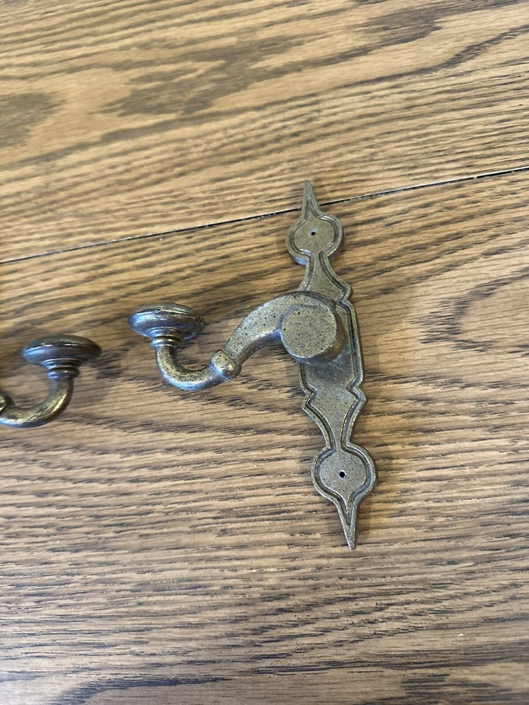 VINTAGE BRASS CABINET DOOR KNOBS