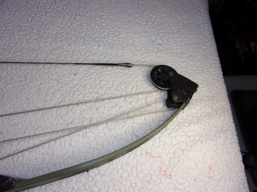 Bear Whitetail Hunter Compound Bow With Camo Limbs